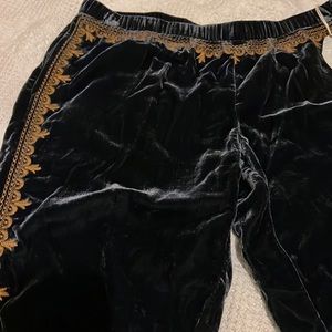 NWT ladies Cousin Earl ( Ivy Jane) navy velvet joggers with bronze embroidery.